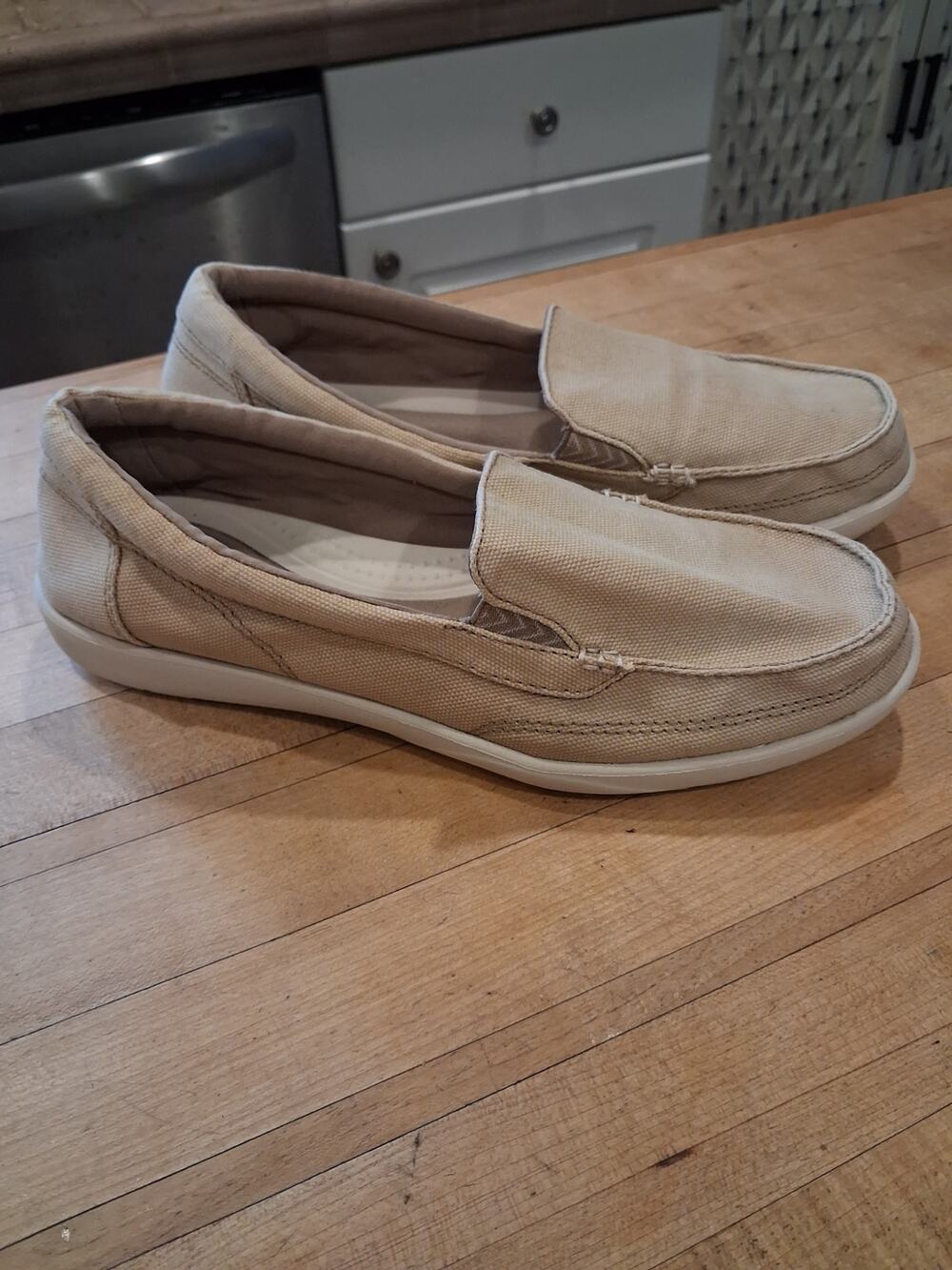 Crocs Women's Walu II loafers, triple comfort, size 10